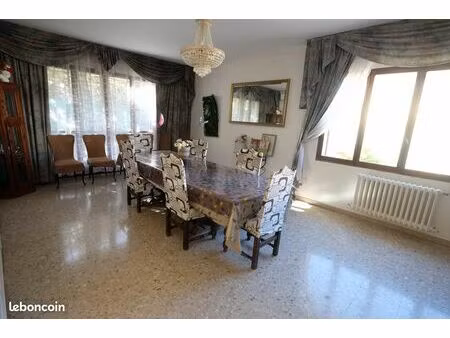 spacieuse villa de 230m² avec piscine jardin et garage