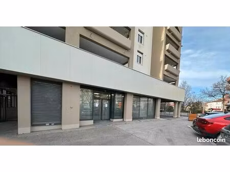 local professionnel commercial