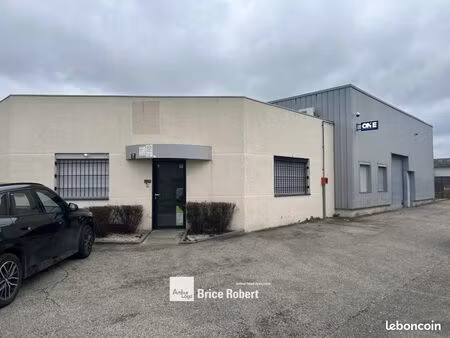 local bureaux 235 m²