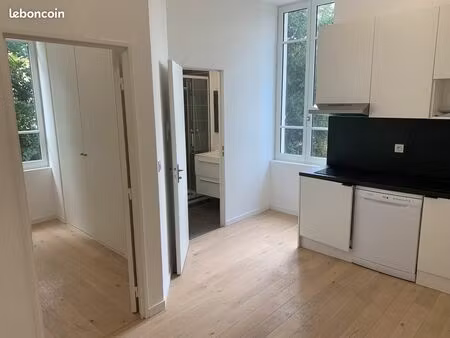 appartement rénové 2p 30m2 + jardin 35m2 + parking - tassin centre