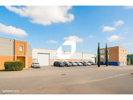 local d'activité 1 603 m²