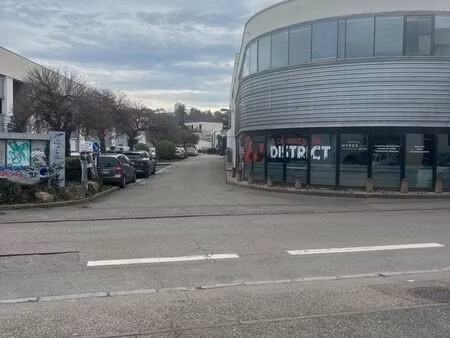 local d'activité lyon 9