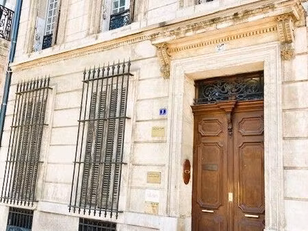 part. loue bureau indépendant 14 m2 rdc sur cour - crs j. thierry 13001 marseille