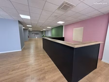 local commercial 182 m² marseille