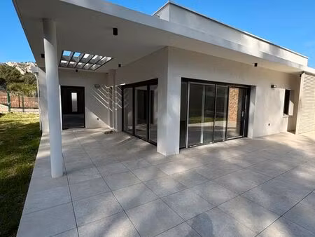 maison d' architecte au pied des clanques