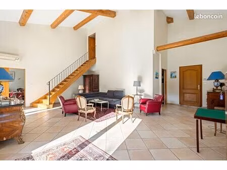 villa 6 pièces 181 m²