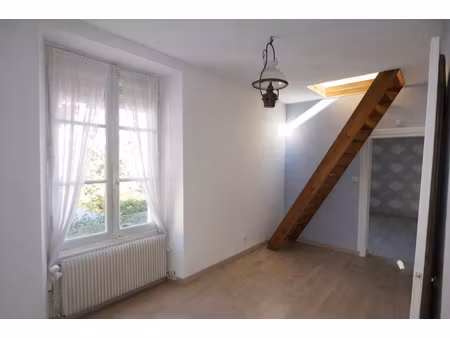 chalonnes sur loire -charme de l'ancien & potentiel - duplex lumineux de 49 m²
