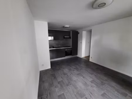 f2 très bon état faubourg 3 maisons