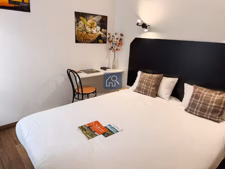 hôtel de charme avec dépendances