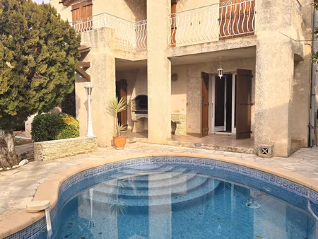 maison montolivet haut 200m2  6 chambres  piscine