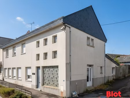 a vendre chez blot immobilier immeuble de 3 logements  3 caves et 4 places de parking à ja