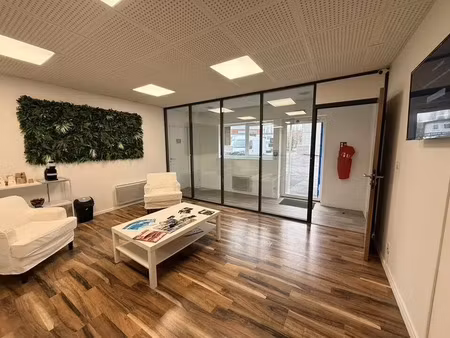 local d'activité et bureaux a louer