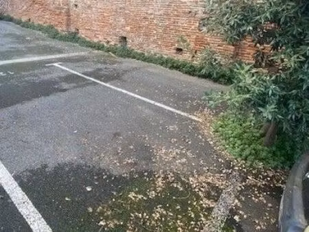 grande place de stationnement