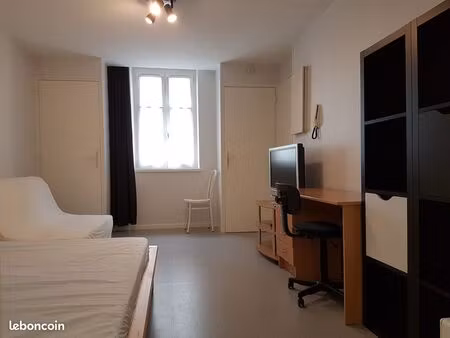 f1 bis 28 m2   tout équipé et meublé à bourg