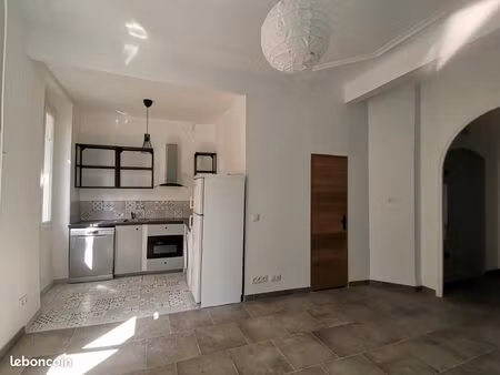 appartement traversant de t3 à louer à marseille 13001 proche vieux port