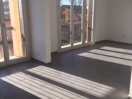 t5 standing 88 m² – résidence le gabian – parking sécurisé – entièrement rénové