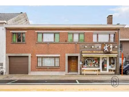 local commercial polyvalent avec logement spacieux