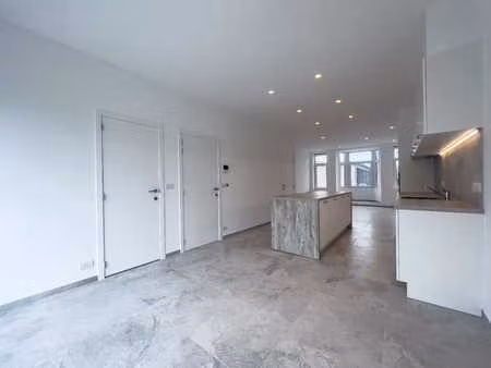 nouveau duplex avec parking inclus situé à distance de marc