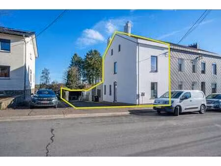 maison quatre chambres avec garage  jardin et cave.