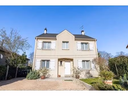 maison de 7 pièces de 134 m² à sainte-geneviève-des-bois