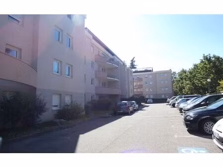 location stationnement  m² t- à saint-genis-laval  90 €