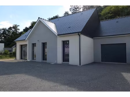 distré : maison de 85m2 avec 4 pièces en location