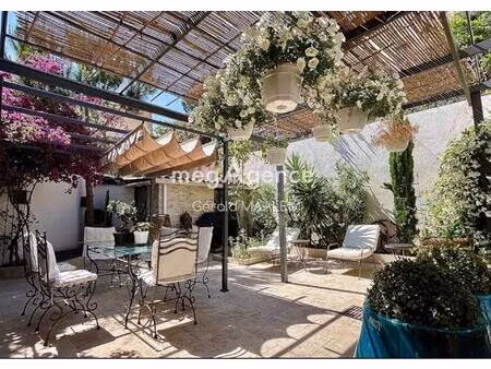 maison rénovée de 100m² avec jardin et parking à cogolin