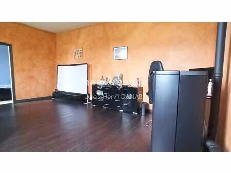 plain-pied  garage  cave  proche de tout  dépendances