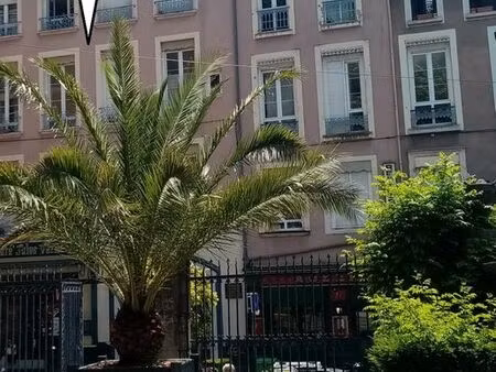 joli studio meublé en plein centre ville