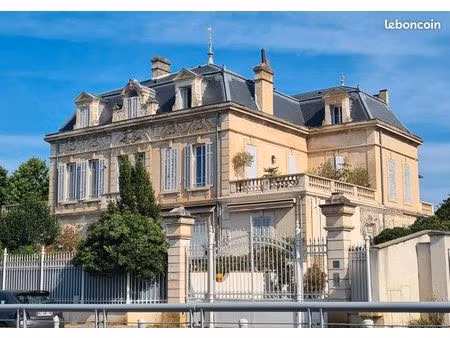 t2 meublé 60m2 bâtisse ancienne