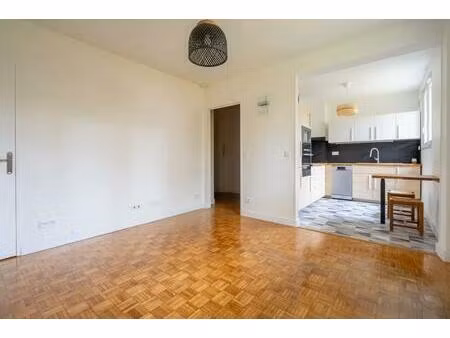 charmant 2 pièces rénové avec parking au raincy