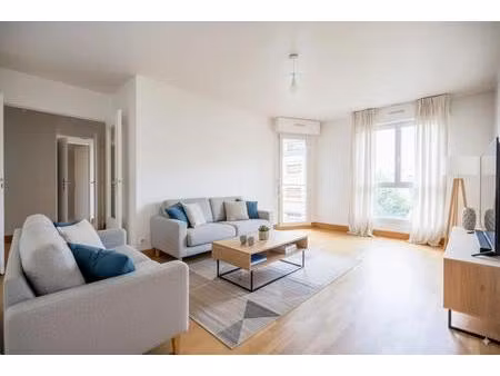 t2 de 49 m² avec balcon  cave et parking en vente à saint-mandé