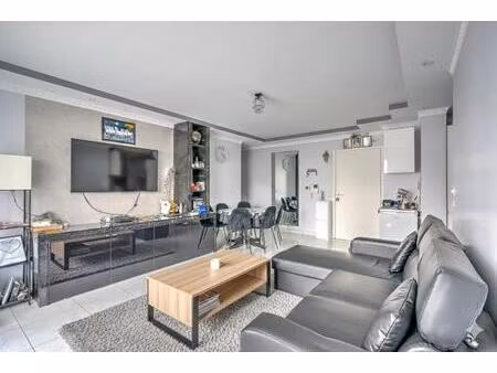 élégant 4 pièces rénové avec balcon