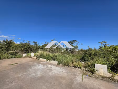 terrain divisible de 1348 m² - secteur la montagne