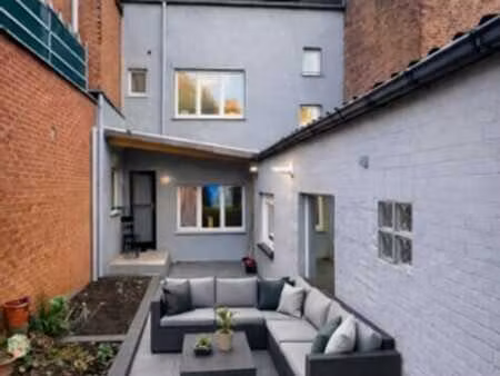 maison 4 chambres avec jardin – 3 sdb – 3 wc – peb c – tripl