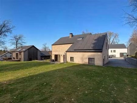 grande maison familiale  quartier calme  proche e411