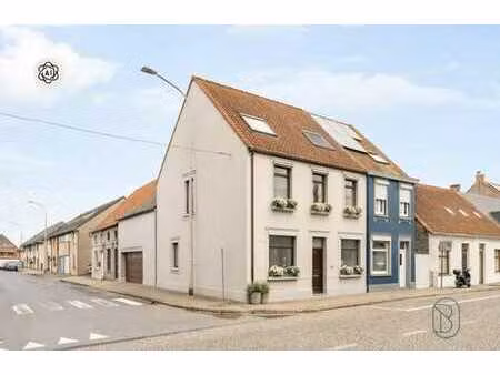 hob avec double garage et beaucoup de potentiel à enameplein