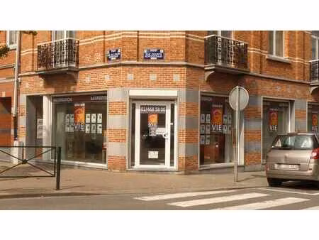 rez commercial 100m² avec grand garage (acces direct) et cav