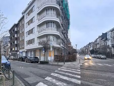 locaux commerciaux _ visibilite exceptionnelle_schaerbeek