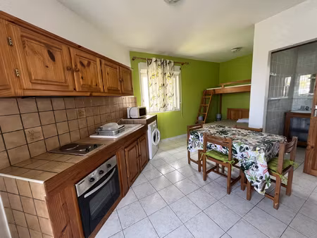 à louer - studio meublé d'environ 28 m2 - le tampon - 650.00