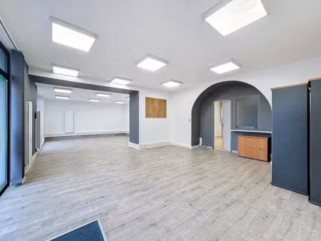 vente locaux professionnels 111 m² à la roche-sur-foron (74800)  249 500 €