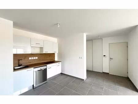 location appartement  m² t-3 à manosque  980 €