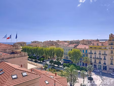 sublime appartement de quatre pièces - centre ville - étage élevée