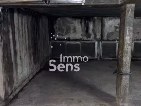 vente parking à la madeleine (59110)  13 000 €