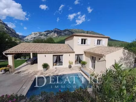 jolie villa familiale recente avec beaucoup de gout