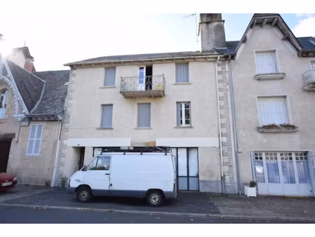 vente immeuble 181 m² à pleaux (15700)  86 400 €