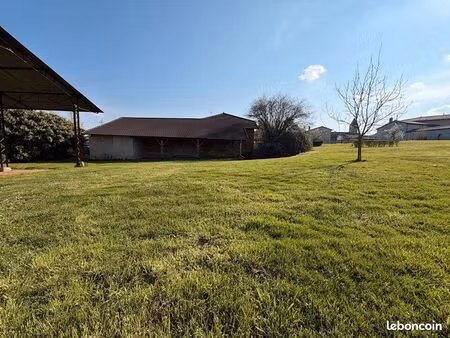 terrain 2 pièces 700 m²