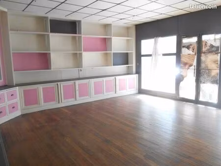 boutique proxi centre ville  sur passage principal  de 67 m²  avec autre pièce séparée de 