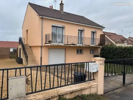 yzeure. proche collège françois villon et bourg