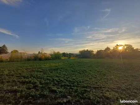 terrain viabilisé 915 m2 à cormoranche sur saône 92000